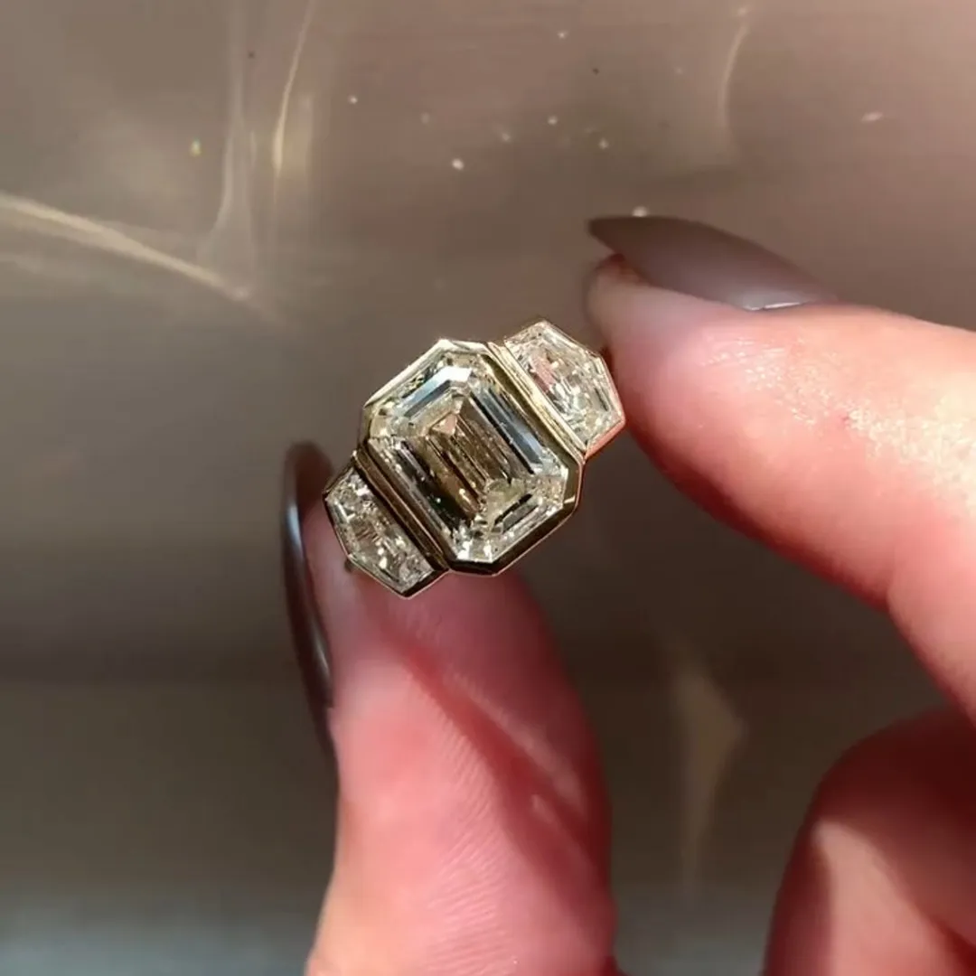 /public/photos/live/Emerald Trapezoid Moissanite Three Stone Engagement Ring 520 (4).webp